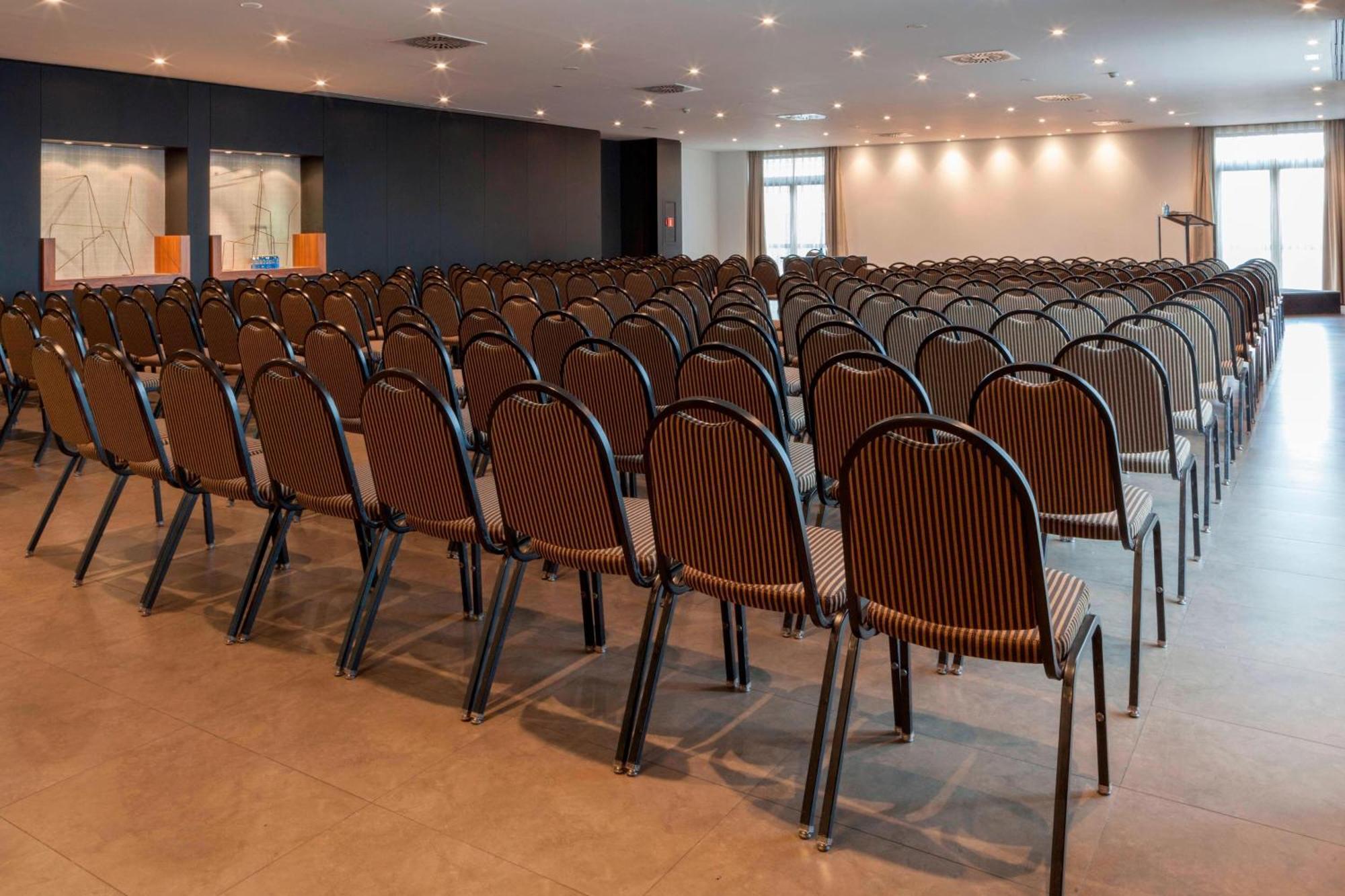 Ac Hotel By Marriott Madrid Airport Coslada Dış mekan fotoğraf
